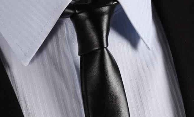 corbata de cuero oferta